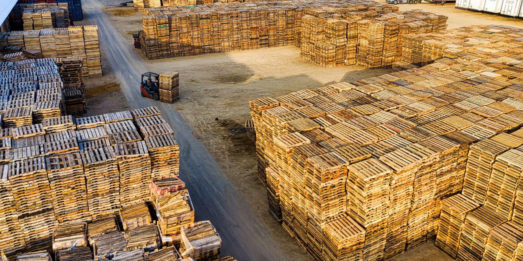 Söğütlü Palet Söğütlü Ahşap Kasa arka plan görseli